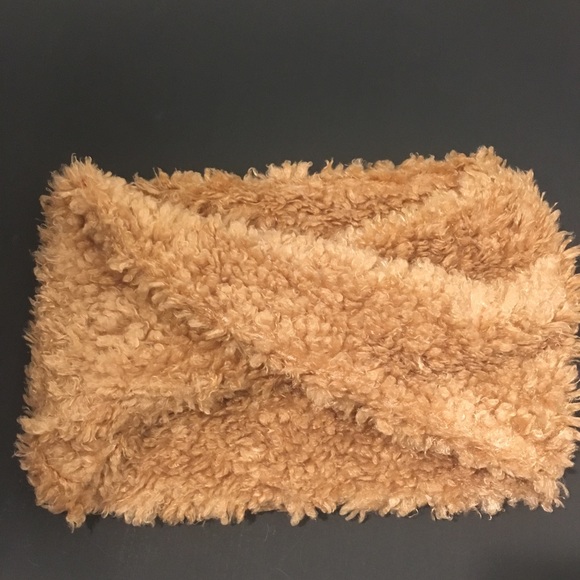 New Tan Faux Fur Infinity Wrap Charlotte Russe - Picture 4 of 8